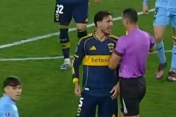 Paredes sigue liándola dos semanas después del Mundial: ahora le grita en la cara a un árbitro