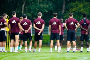El Sevilla FC realiza una sesión de activación en Garderen