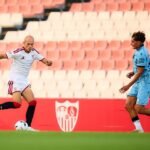 La afición del Sevilla FC protesta al club por disputar los partidos a puerta cerrada