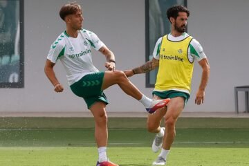 Isco regresa con el grupo en el entrenamiento del Betis en Marbella