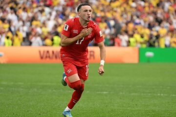 Vargas se viste de héroe y mete a Suiza en los cuartos de final del Mundial