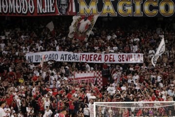 El Ramón Sánchez-Pizjuán no se olvidó del consejo de administración y volvió a entonar el «Junior vete ya»
