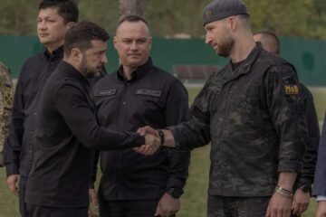 El ex ministro estrella de Zelenski le desafía reclamando elecciones en plena guerra