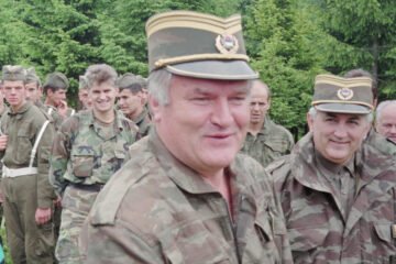 Muere Mladic, el Carnicero de los Balcanes, condenado por la matanza de Srebrenica: «Las fosas permanecen y cada veredicto de La Haya sigue en pie»