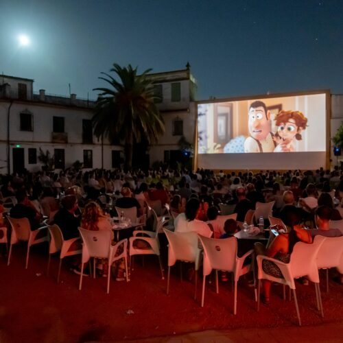 Sillas, pipas y bocatas: la lucha de Córdoba para mantener vivos sus cines de verano