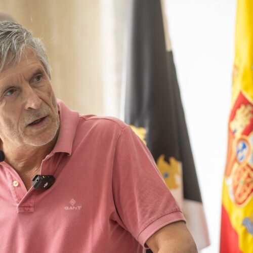 De los incendios a la frontera: los tres días en los que Marlaska encadenó dos crisis de Estado