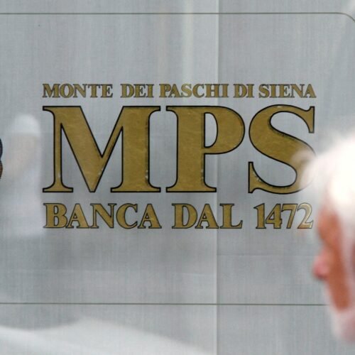 Todos contra todos: la guerra de opas que está cambiando el mapa bancario de Italia