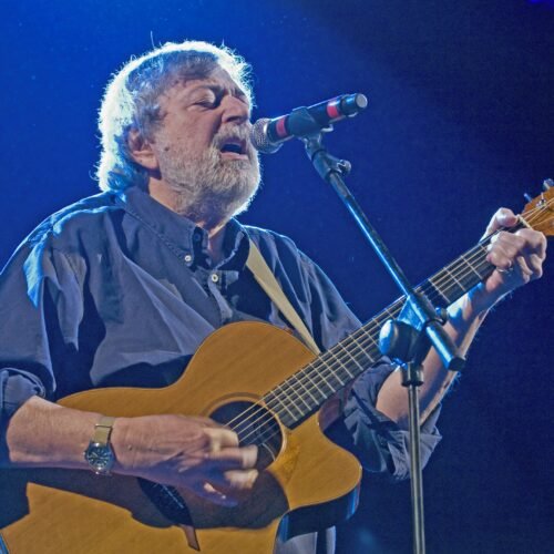Muere Francesco Guccini, cantautor e intelectual italiano, a los 86 años