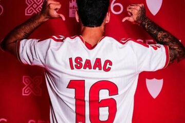Isaac Romero hereda el mítico dorsal 16 de Antonio Puerta