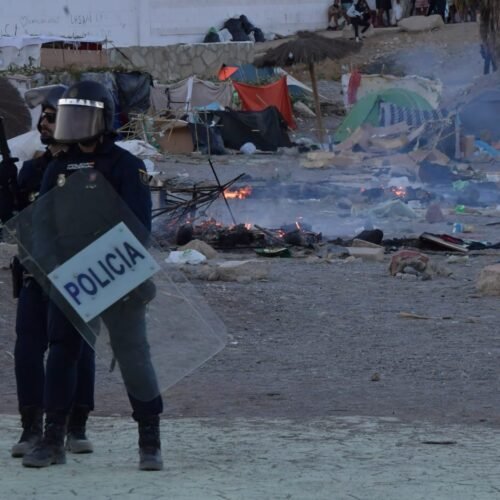 El Gobierno pide al PP que le ayude a parar la violencia en Ceuta en medio de bloqueos del reparto de comida a los inmigrantes