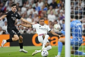 Un hat-trick de Mbappé señala el camino del Madrid de Mourinho