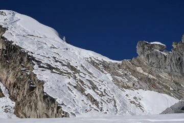 El deshielo del monzón devuelve los cuerpos de los cinco alpinistas del Yalung Ri