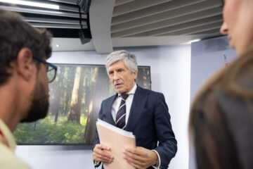 Las nuevas leyes de extranjería y asilo contemplan confinamientos y repartos de inmigrantes