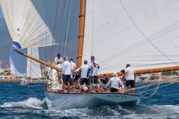 Un buen Embat da la bienvenida a la flota de clásicos en la bahía de Palma