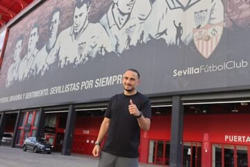 Kochorashvili posa en el Ramón Sánchez-Pizjuán y su fichaje por el Sevilla FC será oficial de forma inminente