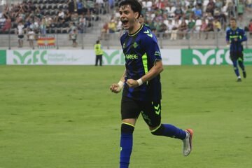 El Betis estrenó ante el Almería la tercera equipación para el curso 26-27