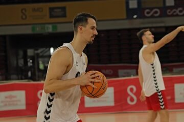 Djedovic, alero del Caja 87: «Ni cuando perdamos será una tragedia ni cuando ganemos significará que vamos a ascender»