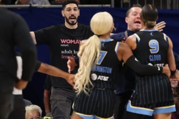 Enes Kanter la lía en la grada y acaba expulsado durante un partido de WNBA