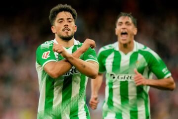 La celebración de Fornals ante el Arsenal, imitando el escudo del West Ham