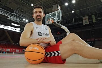 Josep Franch, jugador del Caja 87: «Ojalá dentro de unos años podamos volver a cantar que Sevilla es ACB»