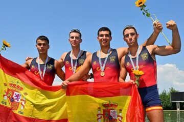 España, campeona del mundo juvenil en cuatro sin timonel, con tres remeros andaluces en su tripulación