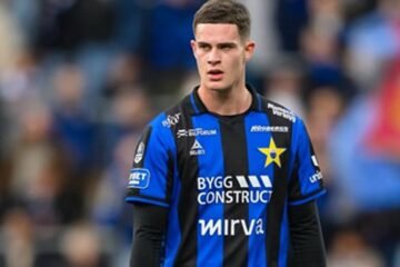 El Sevilla apunta a Robbie Ure para la delantera