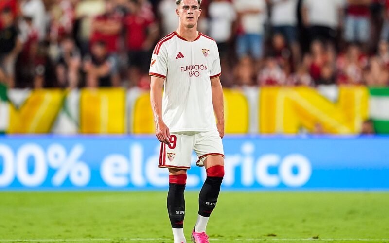 El seleccionador escocés, atento al progreso de Robbie Ure: «Hay muchos nombres a los que seguir»