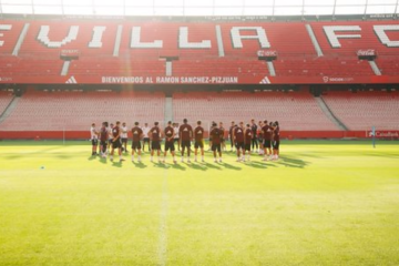 El Sevilla FC se ejercita en el Sánchez-Pizjuán sin Robbie Ure