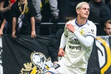 El Sevilla FC aprieta por Robbie Ure, con más opciones en la recámara