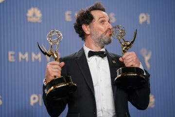 Los premios Emmy ensalzan a actores televisivos como Matthew Rhys y dos comedias raras que más gente debería descubrir 
