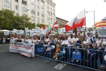 Las familias de niños con enfermedades graves exigen ante el Congreso que la ayuda para cuidarlos no termine cuando cumplen 26 años