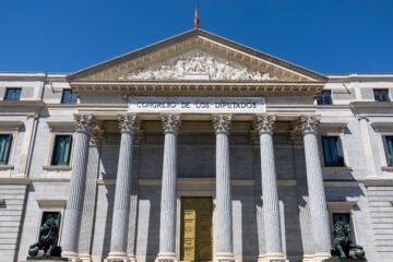 Ni trastienda ni pasillos oscuros: por qué  regular el ‘lobby’ lo legitima de verdad