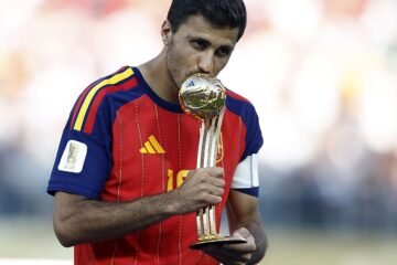 Mbappé y Messi se cuelan en el Balón de Oro de España y del PSG