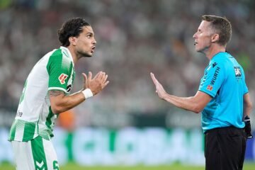 El CTA da la razón al VAR y dice que no debió repetirse el penalti que Valles paró a Mbappé
