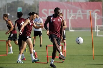 Sangante se marcha tocado de la sesión de trabajo del Sevilla FC de este martes
