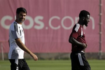 Sangante se vuelve de vacío a Sevilla de la concentración con Senegal