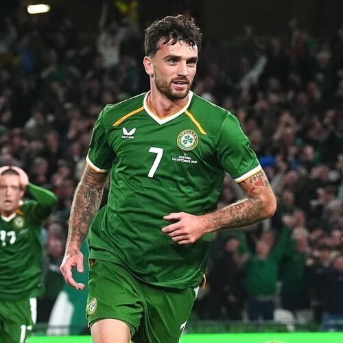Noche estelar de Parrott con Irlanda: doblete con un golazo espectacular