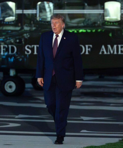 Trump publica el número de móvil de un senador de su partido que no apoya una ley para eliminar el cambio de hora