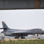 Estados Unidos retira con urgencia sus bombarderos de la base británica de Fairford