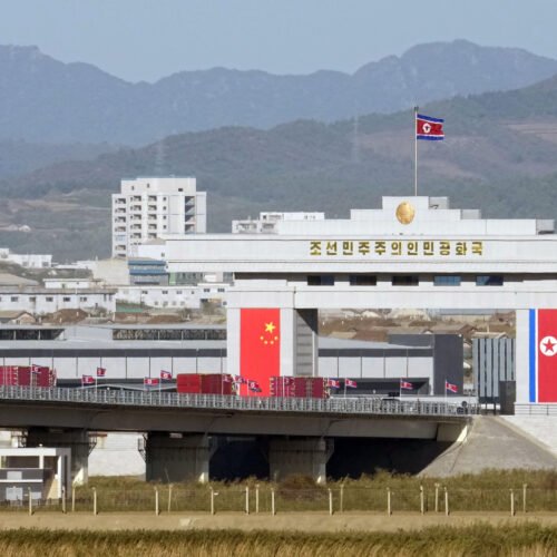 Dos puentes (uno ruso y otro chino) para romper el aislamiento de Kim Jong-un
