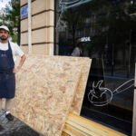 En la ‘zona cero’ de Marsella: «Los comerciantes pagamos pena doble»