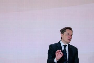 Competencia alerta del creciente poder de los satélites de Musk y Bezos en España frente a Hispasat