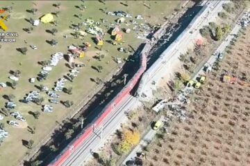 Un error humano a las 8.36: la cadena de fallos y decisiones con las que el Gobierno explica la nueva tragedia en la línea Madrid-Sevilla