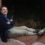 Carlos García Miranda revive clásicos juveniles como ‘Física o química’: “Los adolescentes tienen un móvil para todas sus preguntas, pero no siempre da la mejor respuesta” 