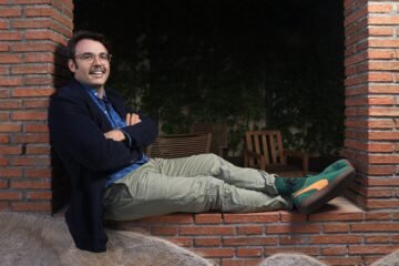 Carlos García Miranda revive clásicos juveniles como ‘Física o química’: “Los adolescentes tienen un móvil para todas sus preguntas, pero no siempre da la mejor respuesta” 