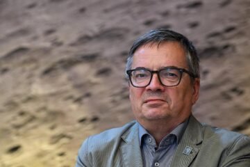 Xavier Barcons, físico y astrónomo:  «Encontraremos un planeta habitable antes de veinte años»