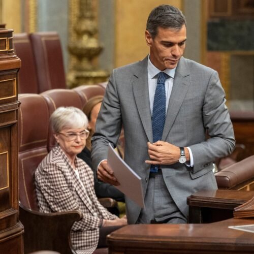 Sánchez mide el alcance del malestar social contra la derecha para decidir si convoca ya elecciones