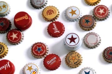 El invento que domesticó las burbujas: la sorprendente historia de la chapa de las botellas