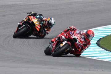 Gana Acosta, Márquez acaba segundo y Martín se baja de la moto