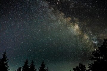 Llega la primera gran lluvia de estrellas de octubre a España: cómo ver las dracónidas y qué día será el pico máximo